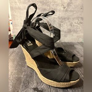UGG Women’s Black Ankle Wrap Espadrille Sandals size 8.5
